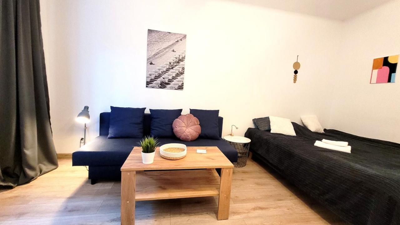 Great Life - Apartment Next To Metro Station Varsovia Exterior foto